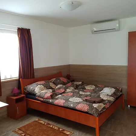 Horvath Apartment *